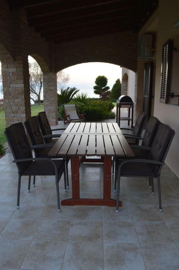 M Varkes Villa Nea Moudania Exterior foto