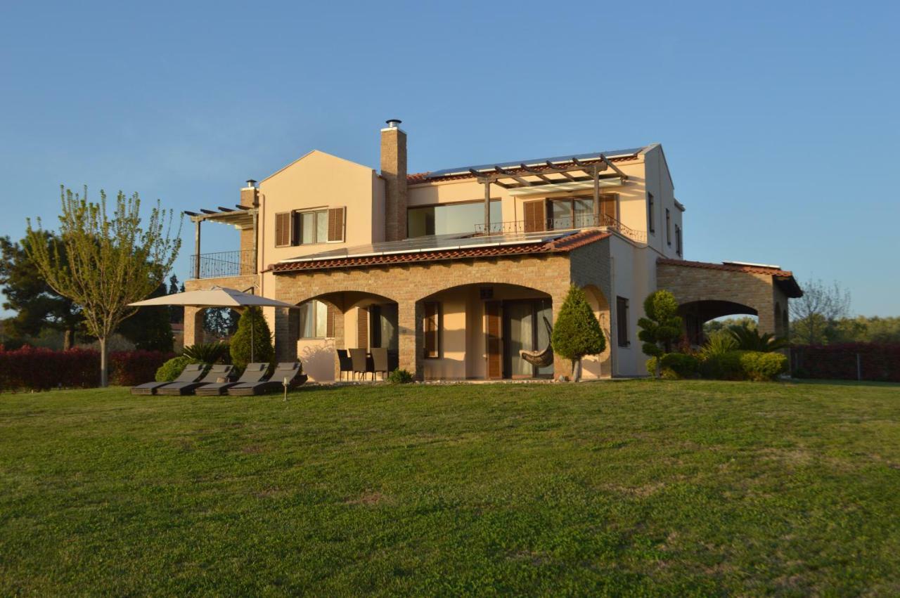 M Varkes Villa Nea Moudania Exterior foto