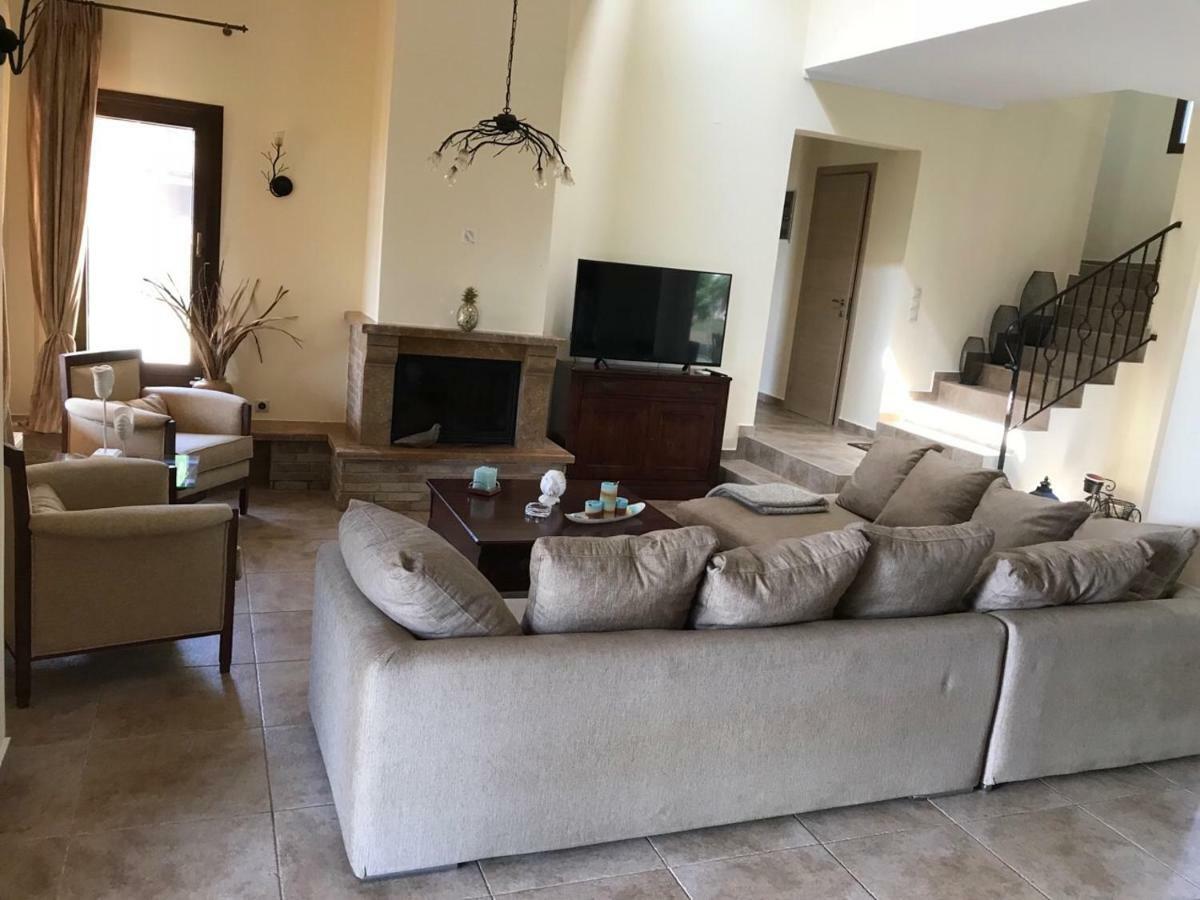 M Varkes Villa Nea Moudania Exterior foto
