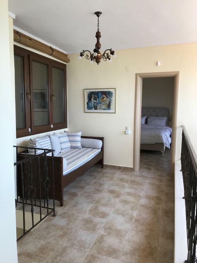 M Varkes Villa Nea Moudania Exterior foto