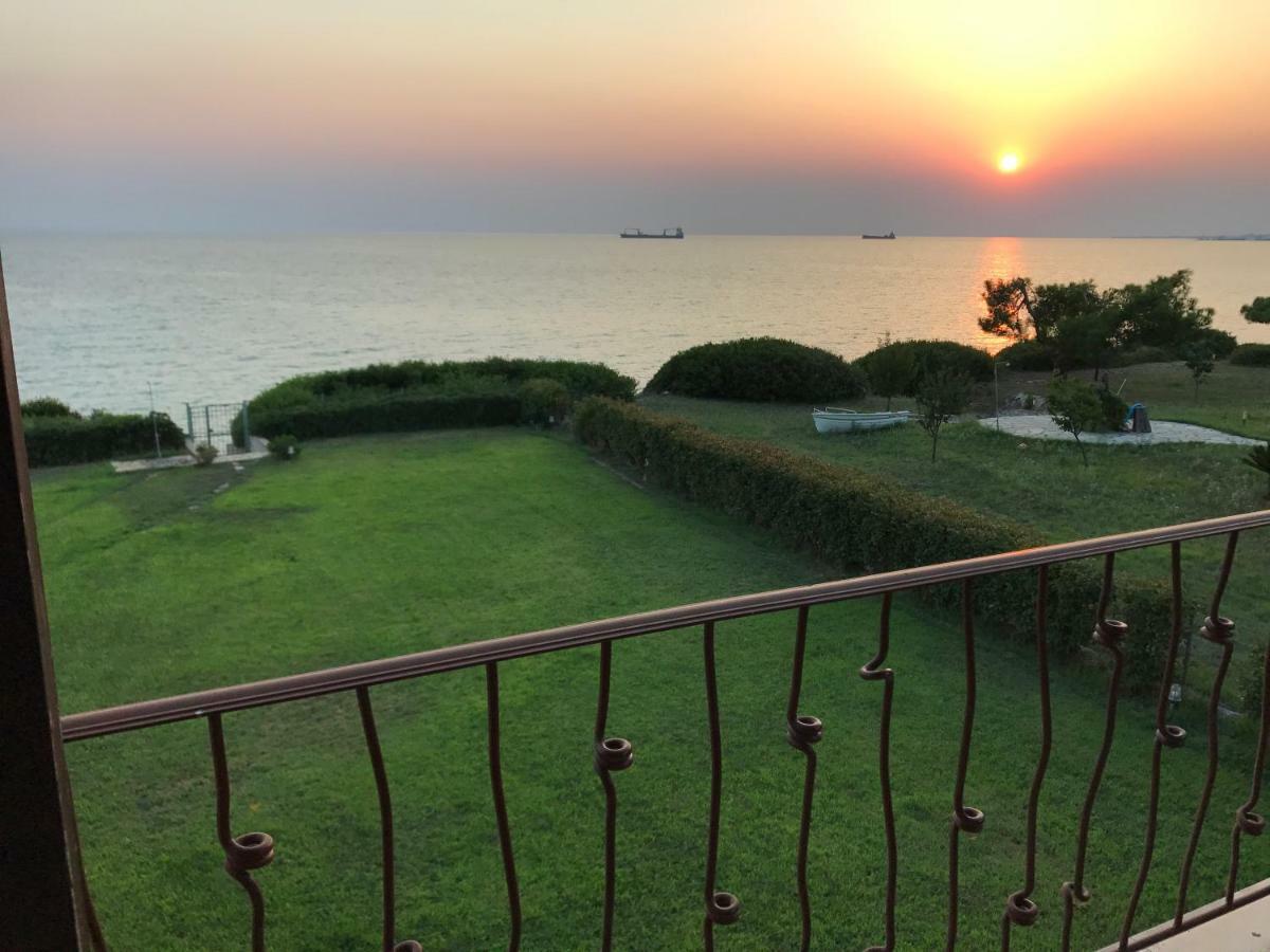 M Varkes Villa Nea Moudania Exterior foto