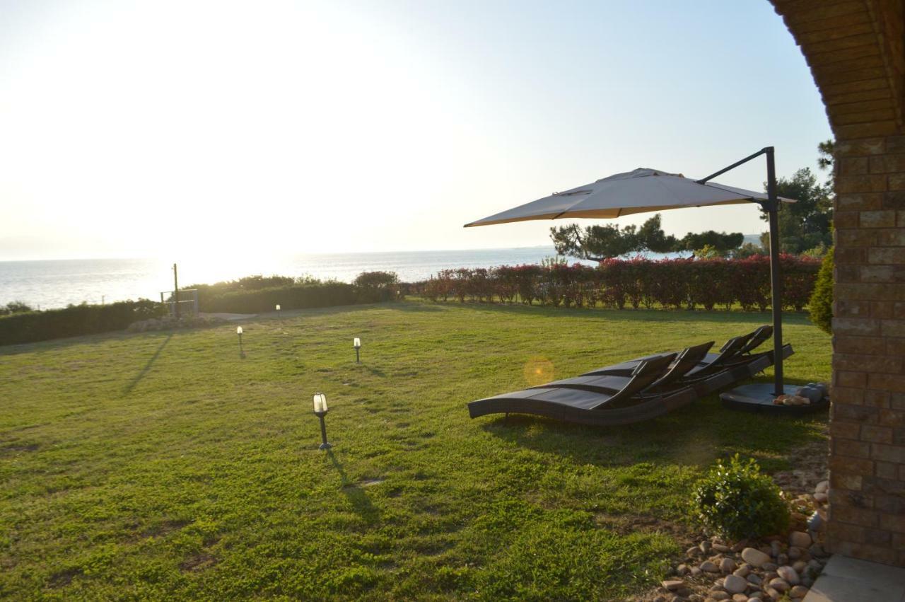 M Varkes Villa Nea Moudania Exterior foto